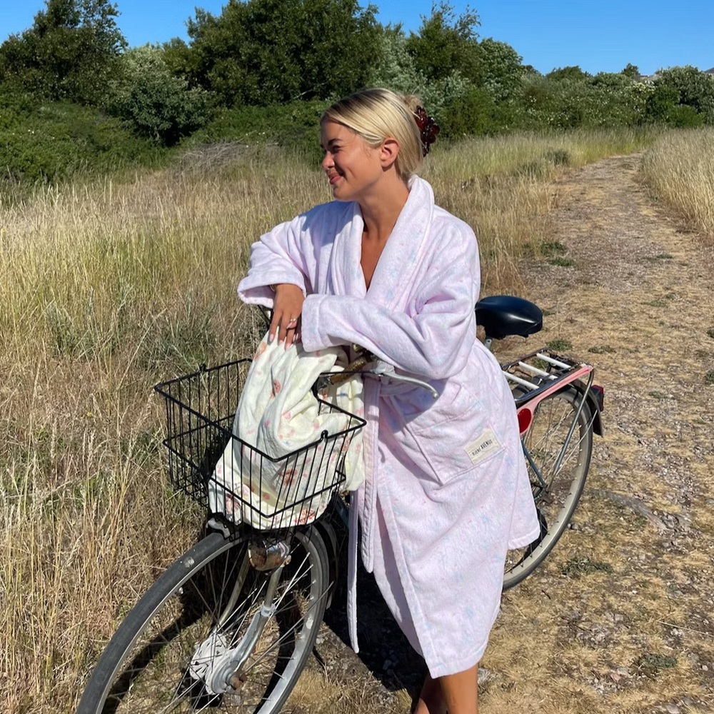 NWOT Djerf Avenue Summer Island Robe